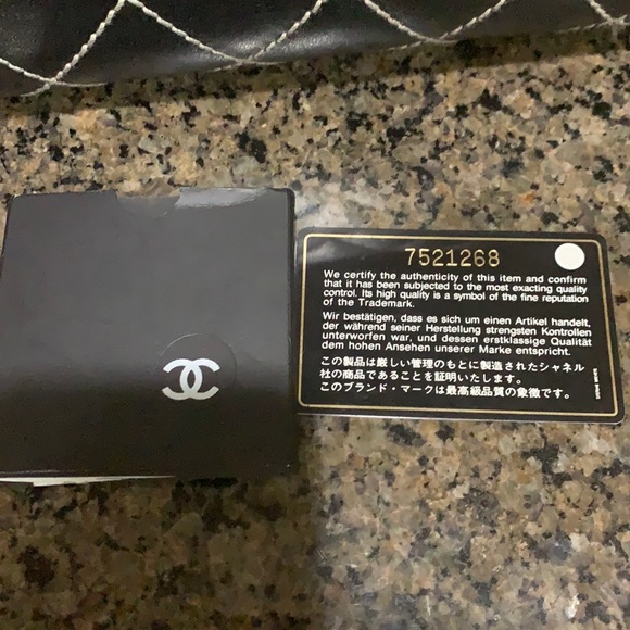 CHANEL - Picture 4 of 11